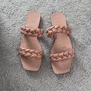 Tan braided sandals with square toe